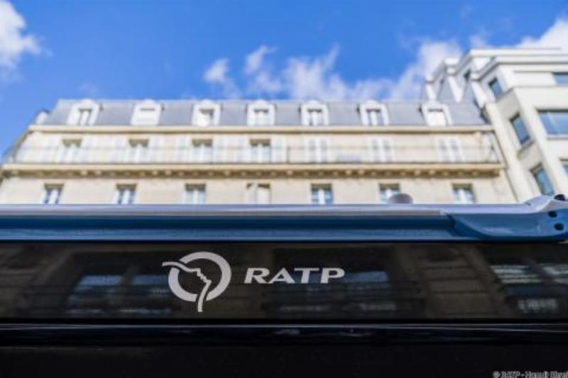 Itinéraire détaillé pour atteindre Notre-Dame de Paris en métro, avec les lignes et arrêts principaux pour faciliter la visite du site historique